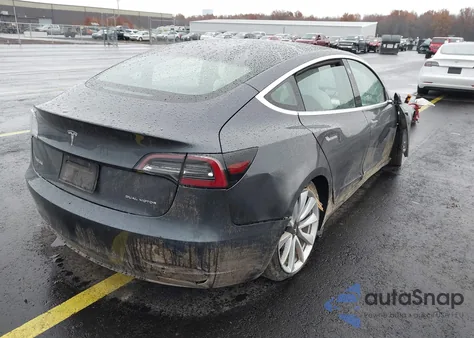 2019 Tesla Model 3 Long Range/Performance z USA, uszkodzony, nr VIN 5YJ3E1EB1KF195724